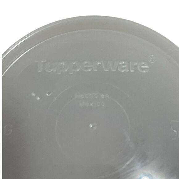 Tupperware NEW Set of 4 Round Plastic Snap Cup with Lids 4 ounce each - Picture 9 of 9